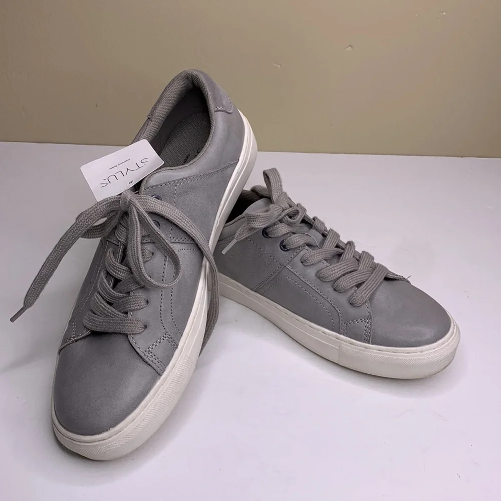 STYLUS Men’s Sneakers Gray Suede Trim SAUNTER Memory Foam Insoles NWT 8 Med